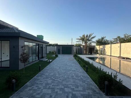 4 otaqlı həyət evi/bağ evi - Novxanı q. - 240 m²