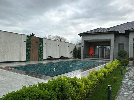 4 otaqlı həyət evi/bağ evi - Novxanı q. - 240 m²