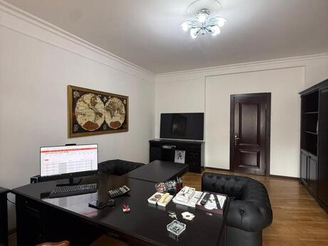20 otaqlı ofis - Nizami m. - 900 m²