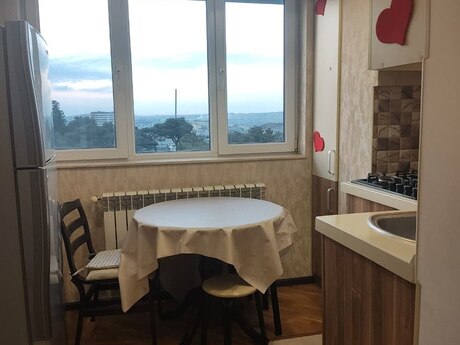2 otaqlı köhnə tikili - 9-cu mikrorayon q. - 98 m²