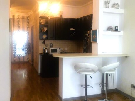 2-комн. новостройка - м. 28 мая - 75 м²