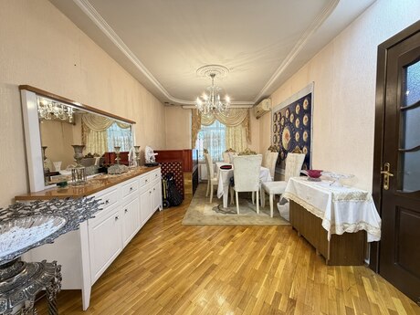 3 otaqlı köhnə tikili - Bakıxanov q. - 100 m²