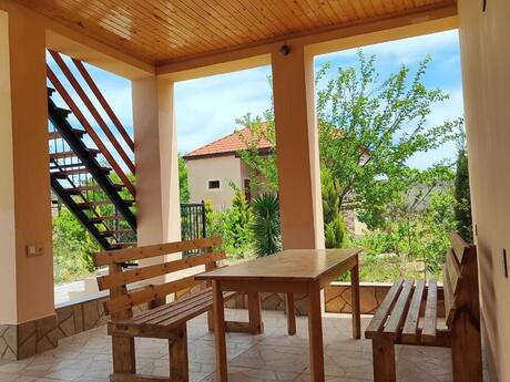 3 otaqlı həyət evi/bağ evi - Novxanı q. - 150 m²