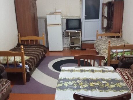 1 otaqlı köhnə tikili - Qaraçuxur q. - 32 m²