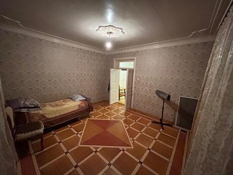6 otaqlı həyət evi/bağ evi - Gəncə - 300 m²