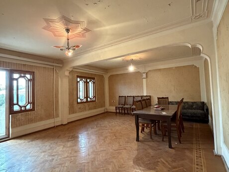 5 otaqlı köhnə tikili - Massiv D q. - 105 m²