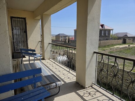 4 otaqlı həyət evi/bağ evi - Saray q. - 240 m²