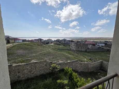 4 otaqlı həyət evi/bağ evi - Saray q. - 240 m²