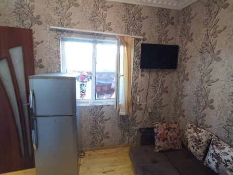 1 otaqlı həyət evi/bağ evi - Yasamal r. - 18 m²
