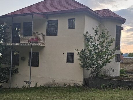 5 otaqlı həyət evi/bağ evi - Qəbələ - 200 m²