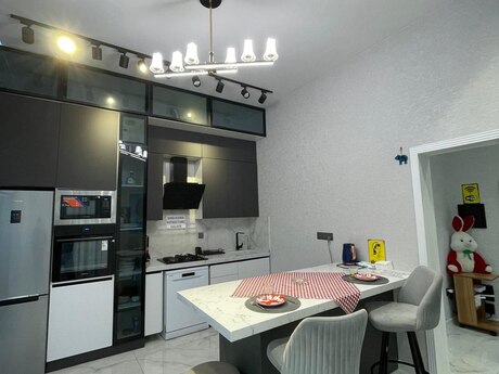 3 otaqlı həyət evi/bağ evi - Mərdəkan q. - 170 m²