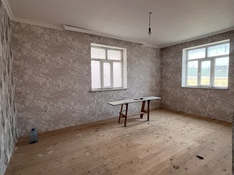 4 otaqlı həyət evi/bağ evi - Saray q. - 125 m²