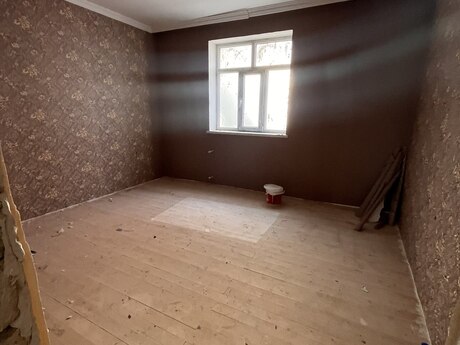 4 otaqlı həyət evi/bağ evi - Saray q. - 125 m²
