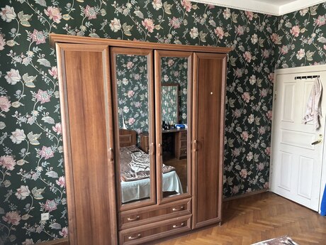 4 otaqlı köhnə tikili - 28 May m. - 100 m²