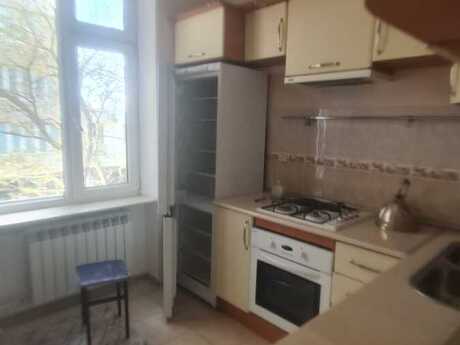 3 otaqlı köhnə tikili - 28 May m. - 90 m²