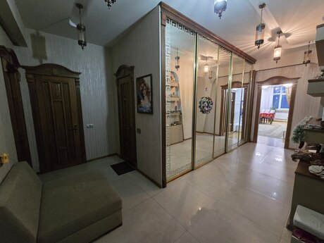 4 otaqlı yeni tikili - Şah İsmayıl Xətai m. - 179 m²