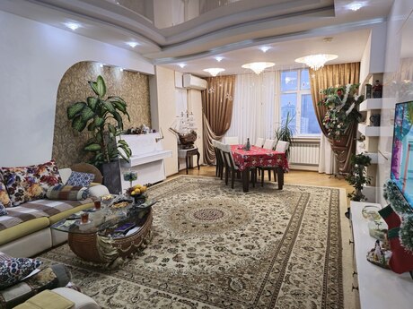 4 otaqlı yeni tikili - Şah İsmayıl Xətai m. - 179 m²