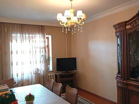 4 otaqlı köhnə tikili - Azadlıq Prospekti m. - 100 m²