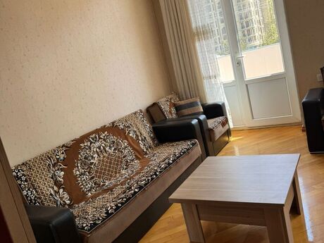 2 otaqlı köhnə tikili - 28 May m. - 70 m²