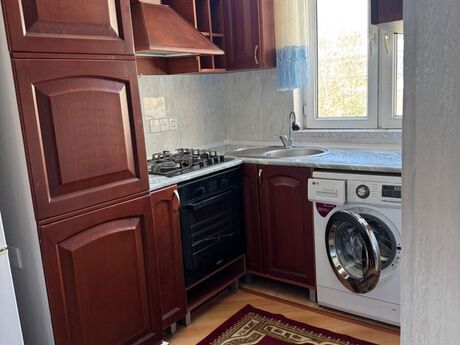 2 otaqlı köhnə tikili - 28 May m. - 70 m²