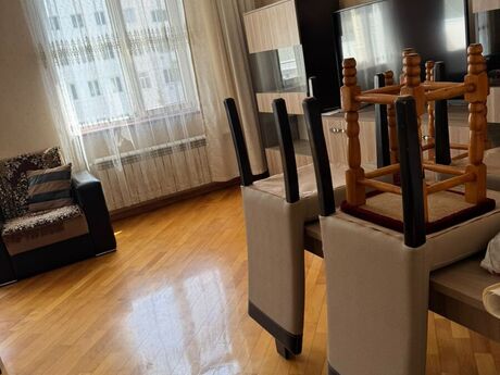 2 otaqlı köhnə tikili - 28 May m. - 70 m²