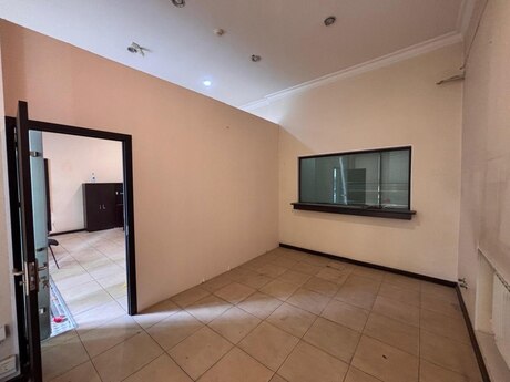 Obyekt - Şah İsmayıl Xətai m. - 300 m²