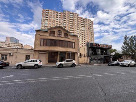 Obyekt - Şah İsmayıl Xətai m. - 300 m²