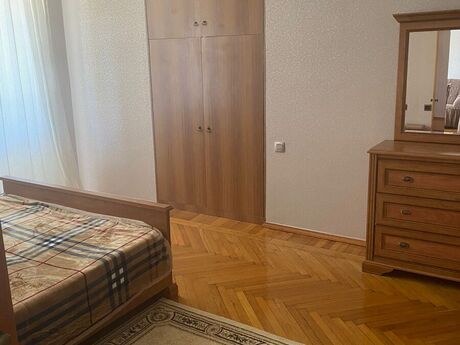 3 otaqlı köhnə tikili - İçəri Şəhər m. - 100 m²