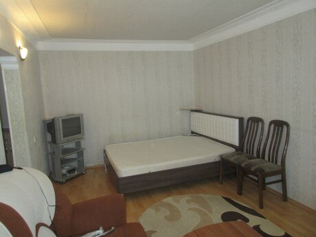 1 otaqlı köhnə tikili - İnşaatçılar m. - 35 m²