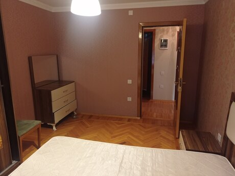 3 otaqlı köhnə tikili - 20 Yanvar m. - 85 m²