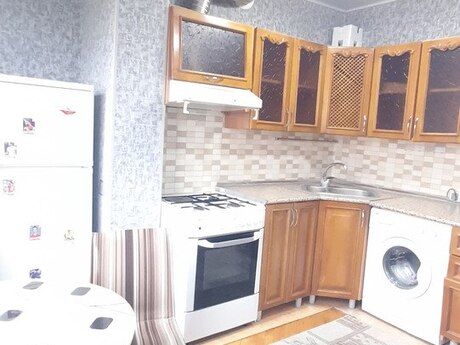 2 otaqlı köhnə tikili - Azadlıq Prospekti m. - 65 m²
