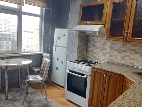 2 otaqlı köhnə tikili - Azadlıq Prospekti m. - 65 m²