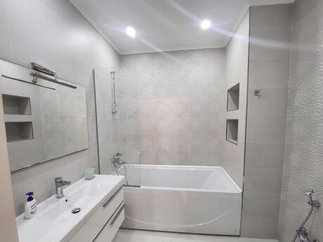 3 otaqlı yeni tikili - Şah İsmayıl Xətai m. - 200 m²