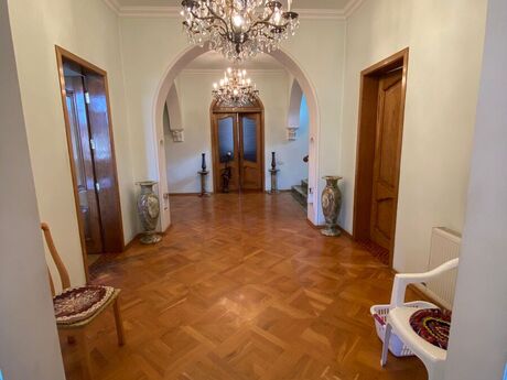 9 otaqlı həyət evi/bağ evi - Azadlıq Prospekti m. - 435 m²