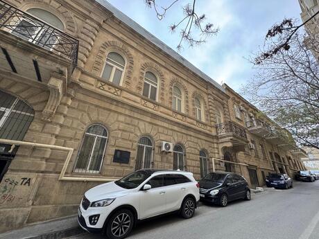 5 otaqlı köhnə tikili - İçəri Şəhər m. - 190 m²