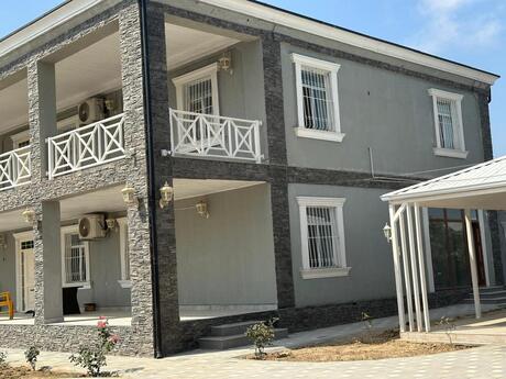 7 otaqlı həyət evi/bağ evi - Buzovna q. - 400 m²