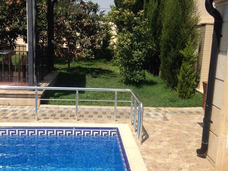 4 otaqlı həyət evi/bağ evi - Novxanı q. - 230 m²