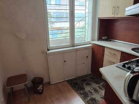 1 otaqlı köhnə tikili - Elmlər Akademiyası m. - 30 m²