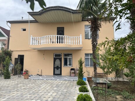 6 otaqlı həyət evi/bağ evi - Binəqədi q. - 300 m²