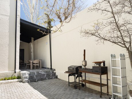 10 otaqlı həyət evi/bağ evi - Novxanı q. - 655 m²