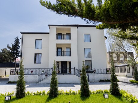 10 otaqlı həyət evi/bağ evi - Novxanı q. - 655 m²