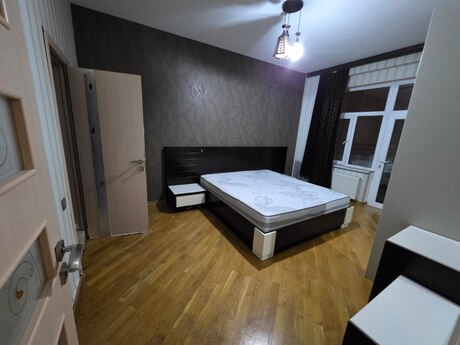 3-комнатная квартира, 100 м², Badamdar: 300 000 ₼ 2