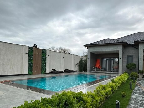 5 otaqlı həyət evi/bağ evi - Novxanı q. - 400 m²