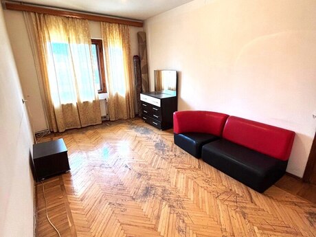 4 otaqlı köhnə tikili - Qara Qarayev m. - 100 m²