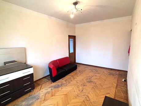 4 otaqlı köhnə tikili - Qara Qarayev m. - 100 m²