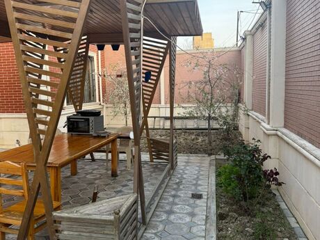10 otaqlı həyət evi/bağ evi - Bakıxanov q. - 350 m²
