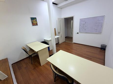 1-комн. офис - м. Сахил - 14 м²