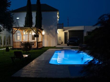 3 otaqlı həyət evi/bağ evi - Novxanı q. - 300 m²