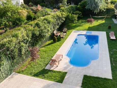 3 otaqlı həyət evi/bağ evi - Novxanı q. - 300 m²