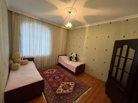 6 otaqlı həyət evi/bağ evi - Əhmədli q. - 205 m²